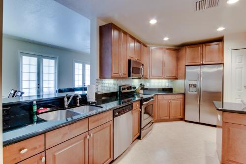 The Terraces On The Green -  Vacation Rental - Photo 4