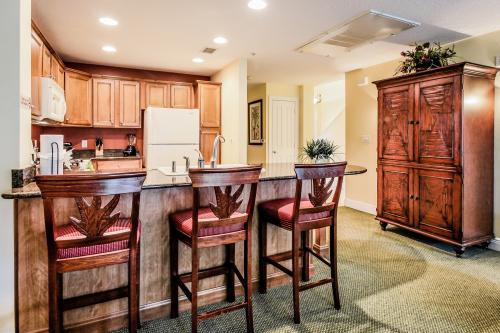 Reunion Getaway -  Vacation Rental - Photo 10