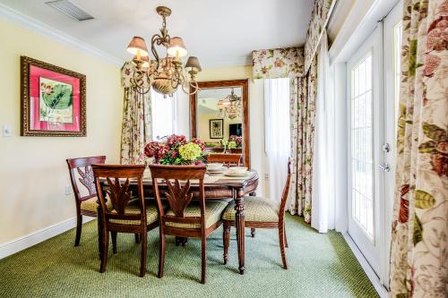 Reunion Getaway -  Vacation Rental - Photo 14