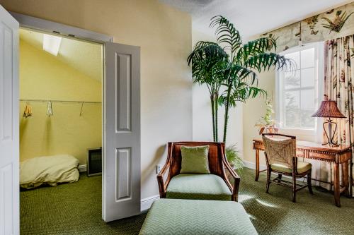 Reunion Getaway -  Vacation Rental - Photo 35