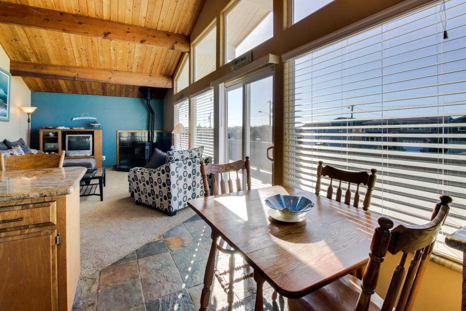 Seascape Beach House 3 BD Vacation Rental in Rockaway Beach, OR Vacasa