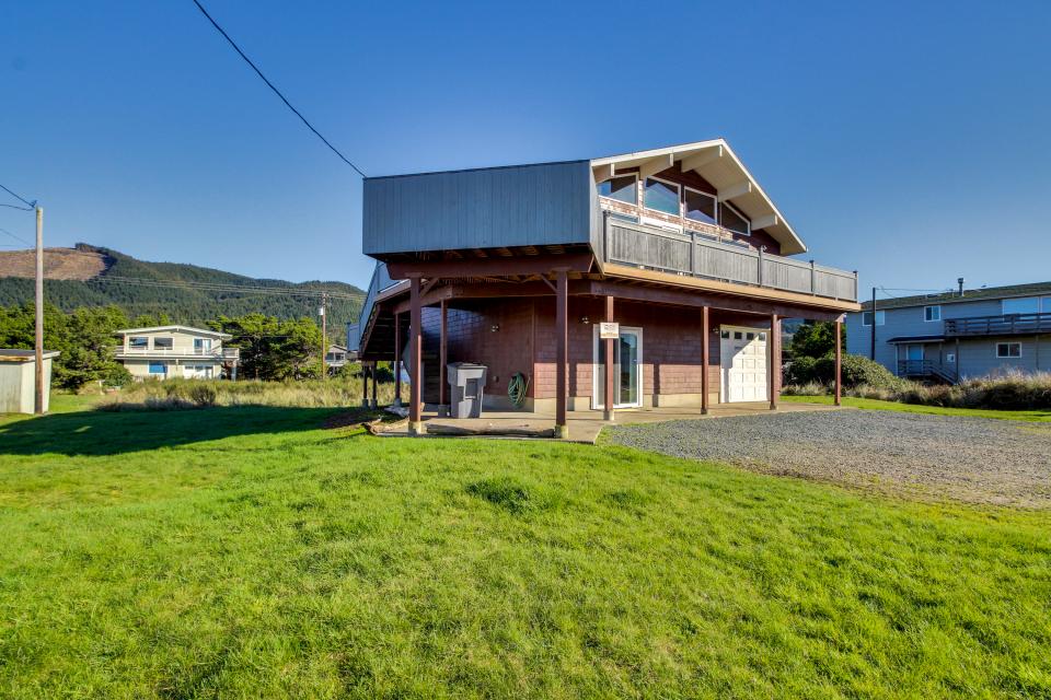 Seascape Beach House 3 BD Vacation Rental in Rockaway Beach, OR Vacasa