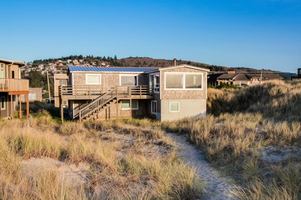 Ocean Front Sunsets 4 BD Vacation Rental in Pacific City, OR Vacasa