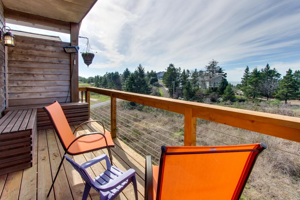 Hillsdale Beach House 3 BD Vacation Rental in Oceanside, OR Vacasa