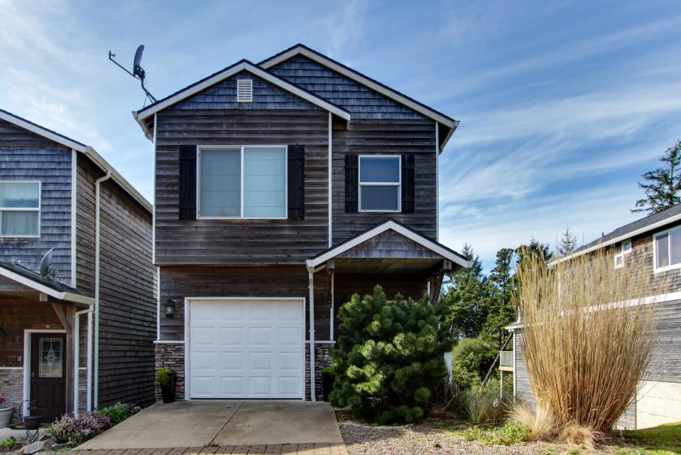 Hillsdale Beach House 3 BD Vacation Rental in Oceanside, OR Vacasa