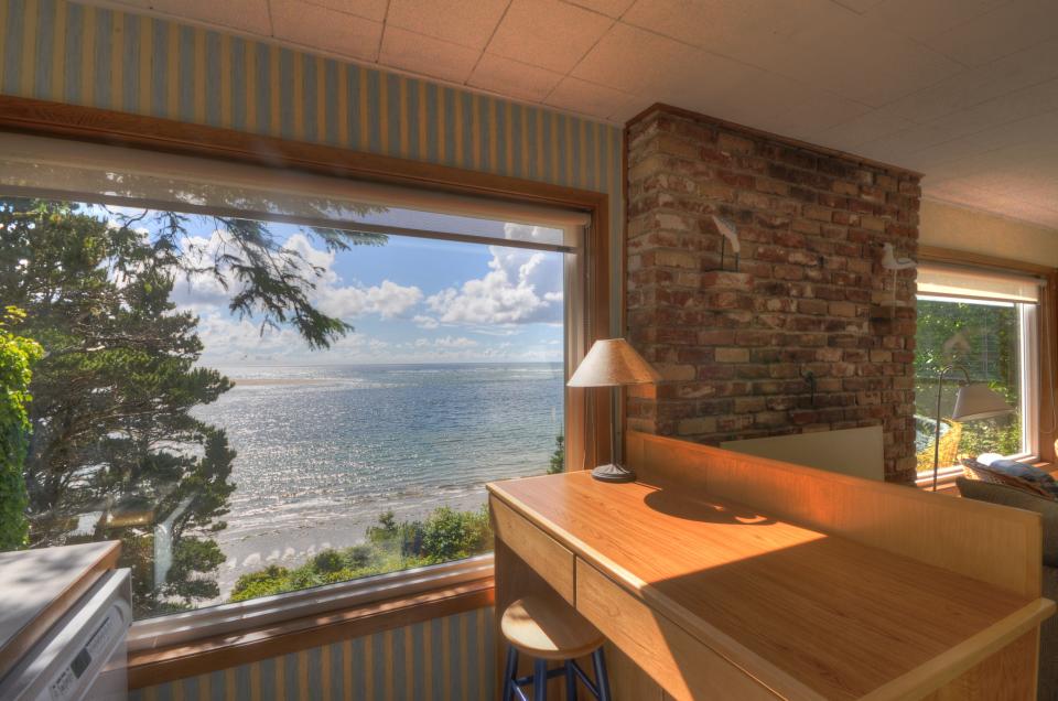 Pearl Ocean Front Beach House 3 BD Vacation Rental in Netarts, OR