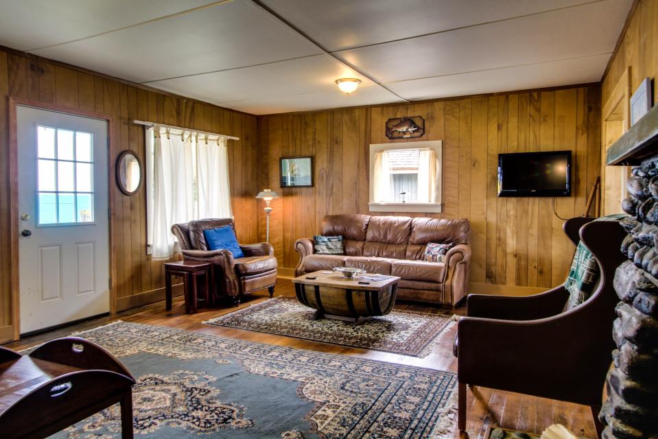 Johnson's Crab House 4 BD Vacation Rental in Waldport, OR Vacasa