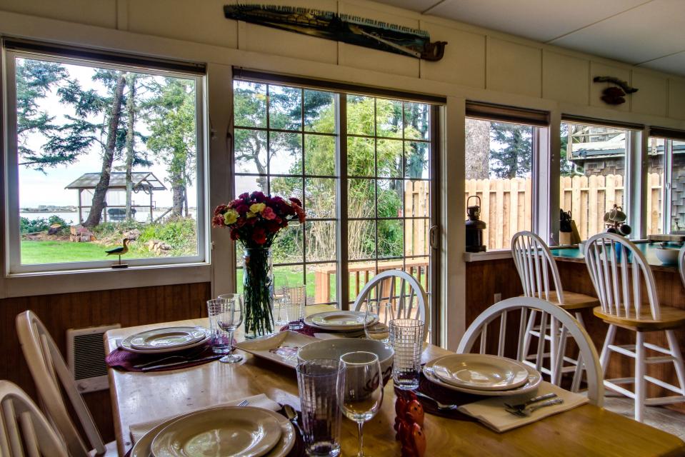 Johnson's Crab House 4 BD Vacation Rental in Waldport, OR Vacasa