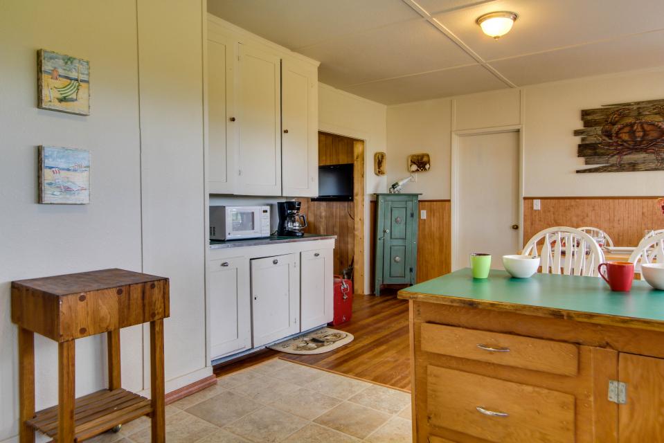 Johnson's Crab House 4 BD Vacation Rental in Waldport, OR Vacasa