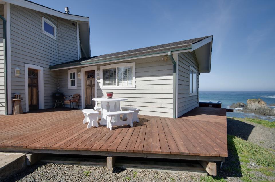 Marebello Studio Vacation Rental in Fort Bragg, CA Vacasa