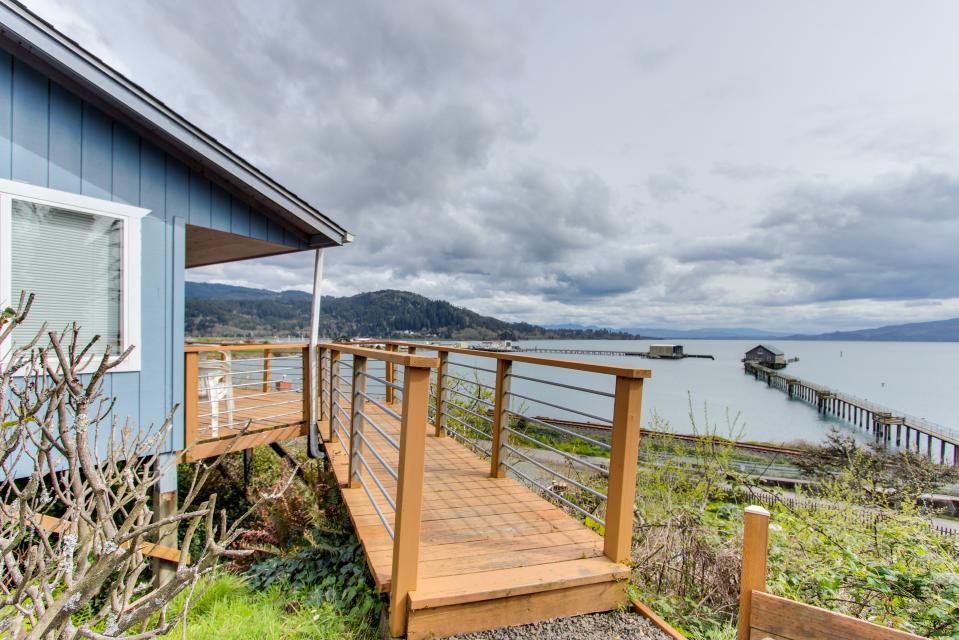 Fisherman's Dream Boat House 2 BD Vacation Rental in Garibaldi, OR