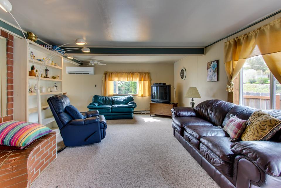 Fisherman's Dream Boat House 2 BD Vacation Rental in Garibaldi, OR