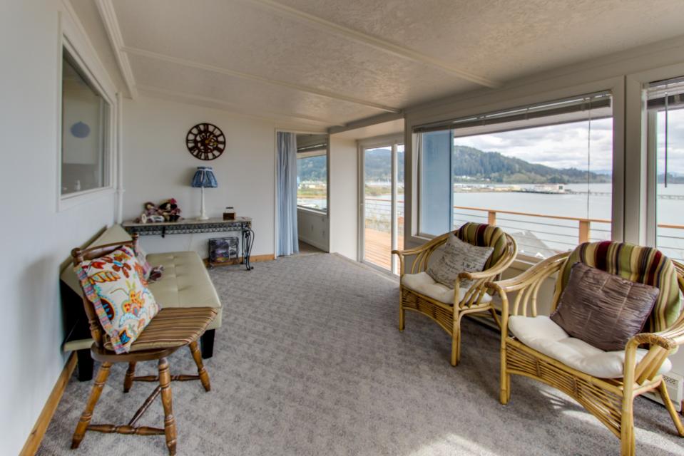 Fisherman's Dream Boat House 2 BD Vacation Rental in Garibaldi, OR