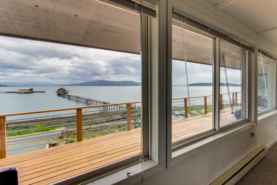 Fisherman's Dream Boat House 2 BD Vacation Rental in Garibaldi, OR
