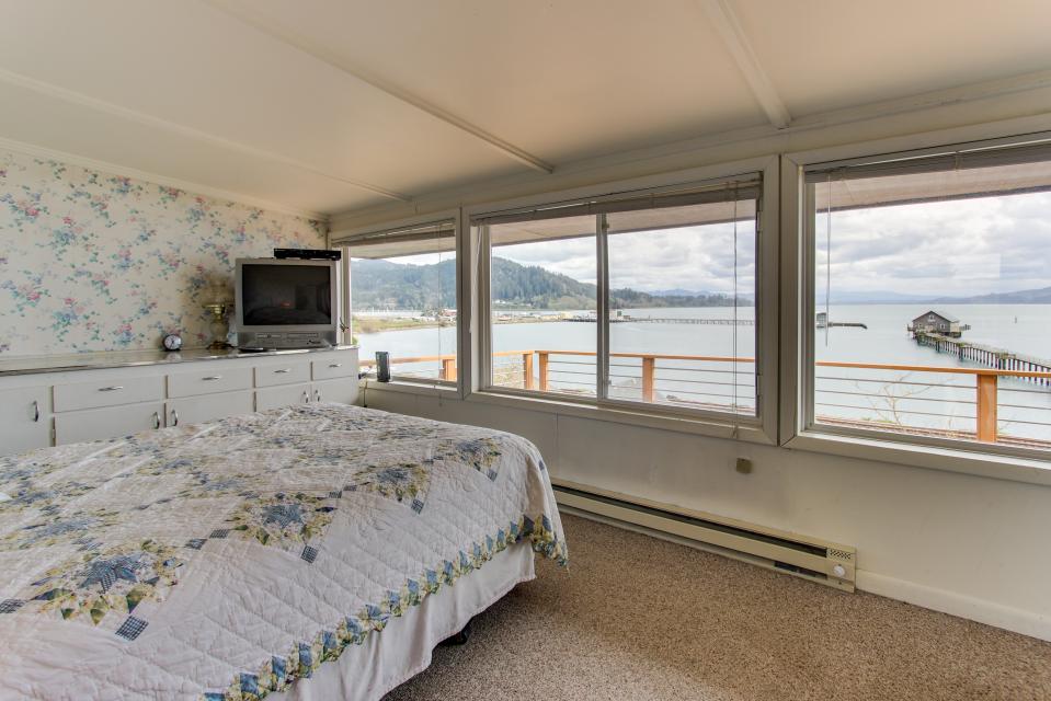 Fisherman's Dream Boat House 2 BD Vacation Rental in Garibaldi, OR