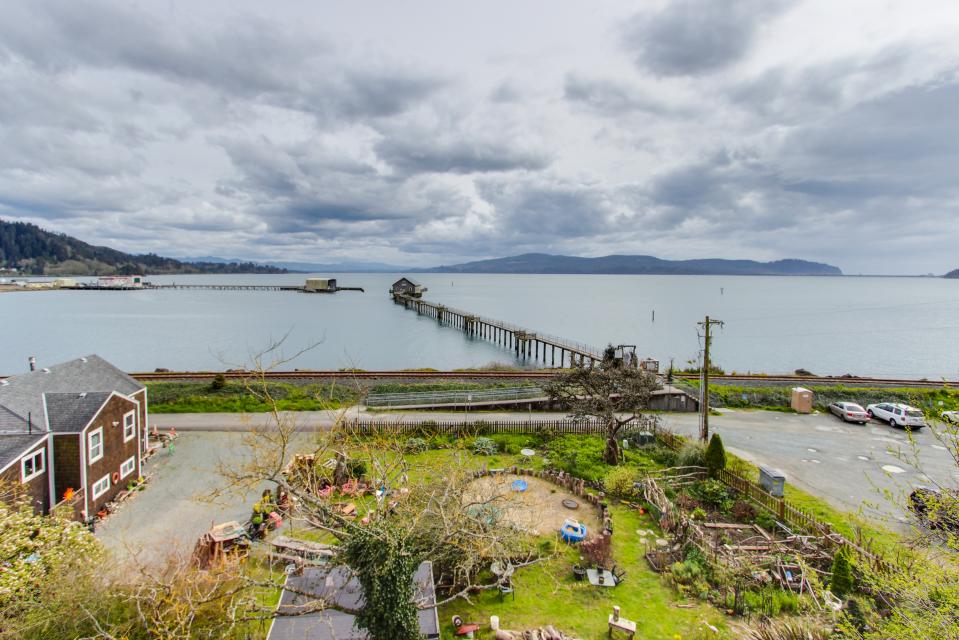 Fisherman's Dream Boat House 2 BD Vacation Rental in Garibaldi, OR