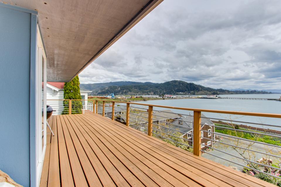 Fisherman's Dream Boat House 2 BD Vacation Rental in Garibaldi, OR