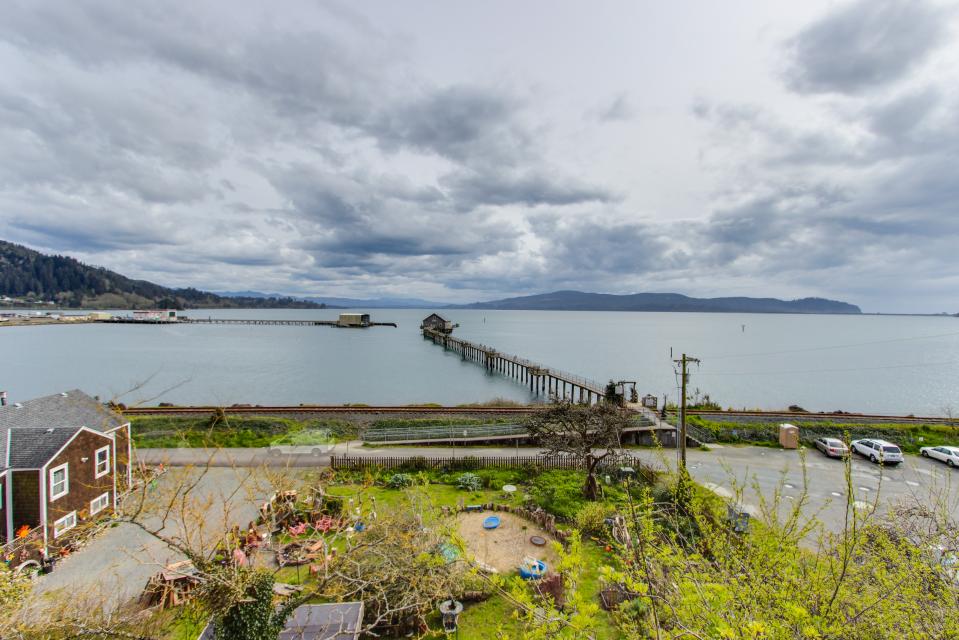 Fisherman's Dream Boat House 2 BD Vacation Rental in Garibaldi, OR