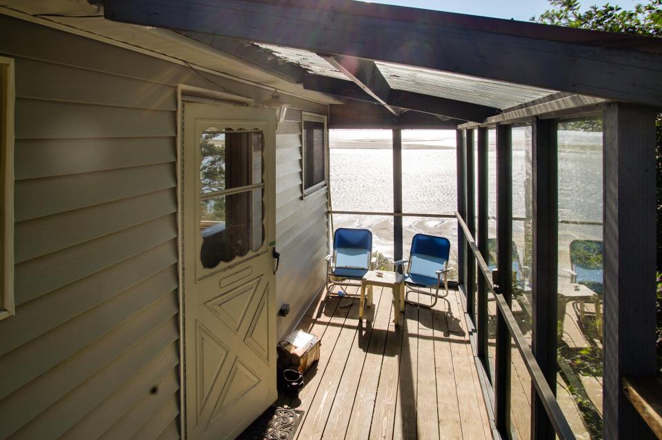 Pearl Ocean Front Beach House 3 BD Vacation Rental in Netarts, OR