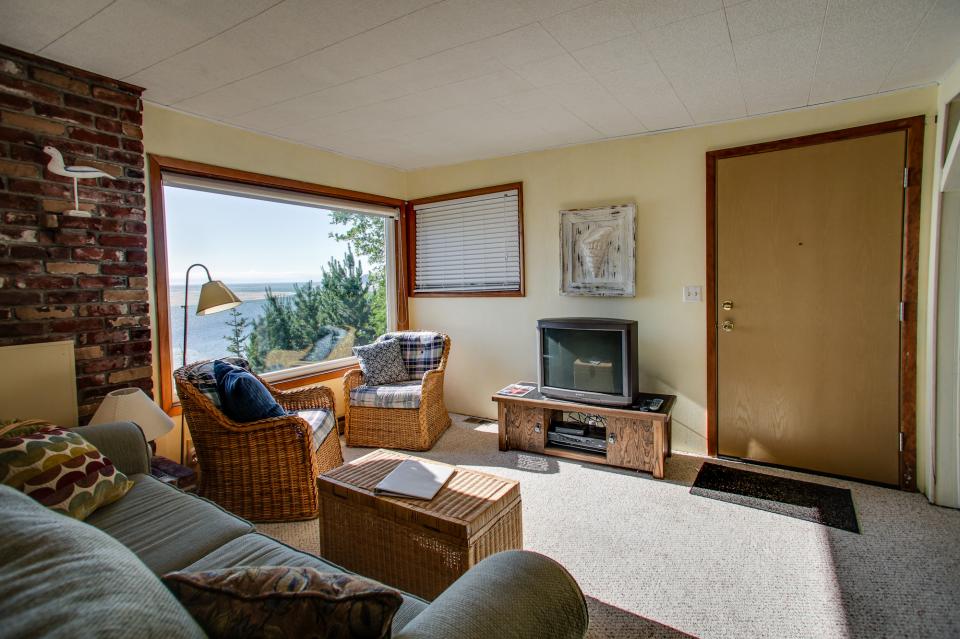 Pearl Ocean Front Beach House 3 BD Vacation Rental in Netarts, OR