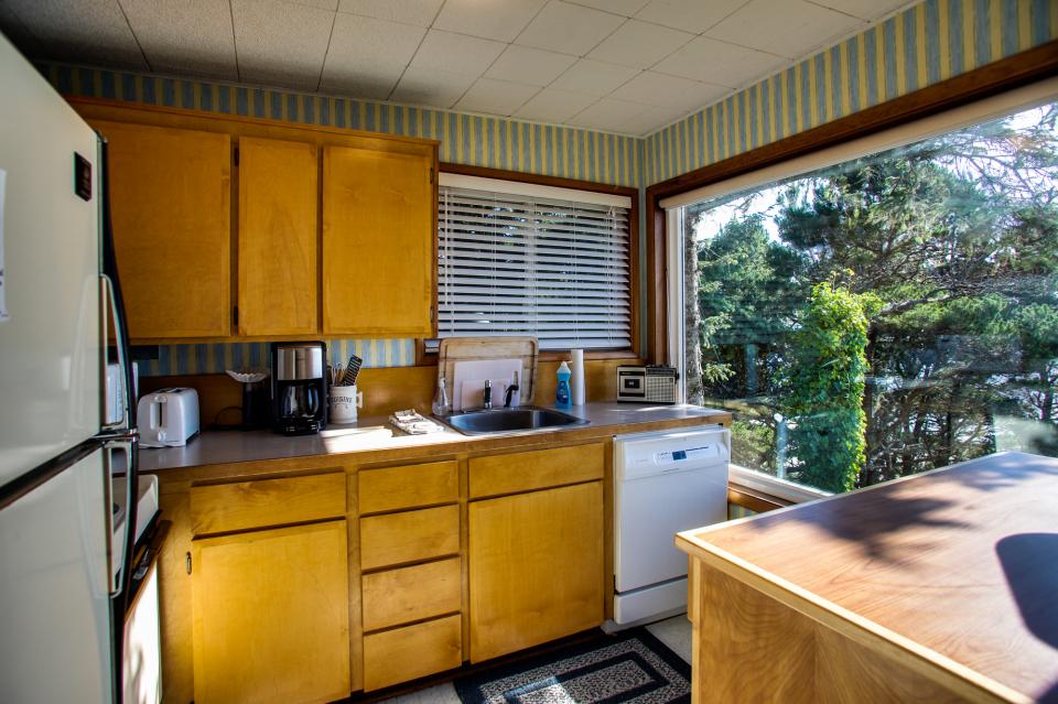 Pearl Ocean Front Beach House 3 BD Vacation Rental in Netarts, OR