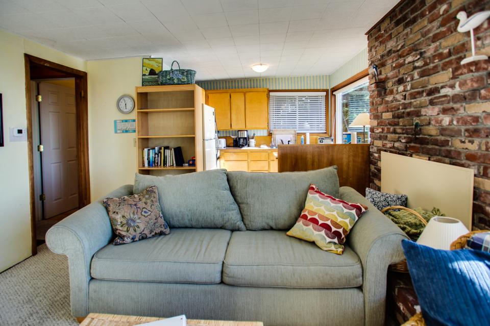 Pearl Ocean Front Beach House 3 BD Vacation Rental in Netarts, OR