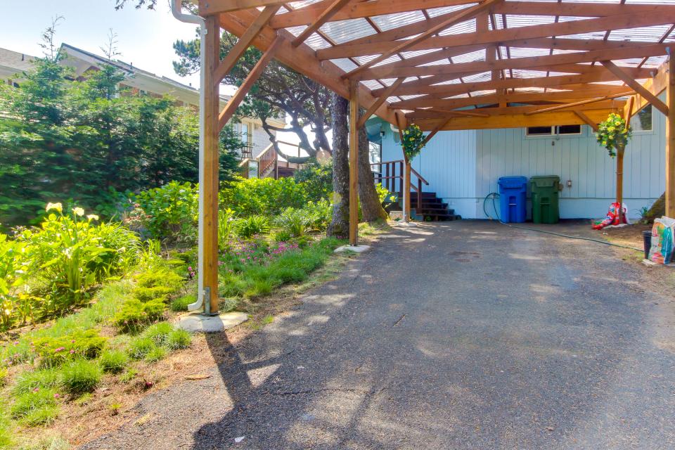 Surf Pines Oceanfront Cottage 3 BD Vacation Rental in Waldport, OR