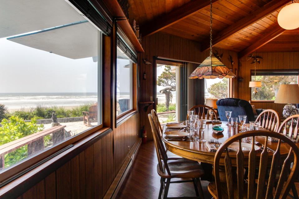 Surf Pines Oceanfront Cottage 3 BD Vacation Rental in Waldport, OR