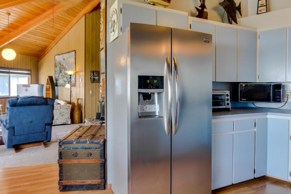 Surf Pines Oceanfront Cottage 3 BD Vacation Rental in Waldport, OR