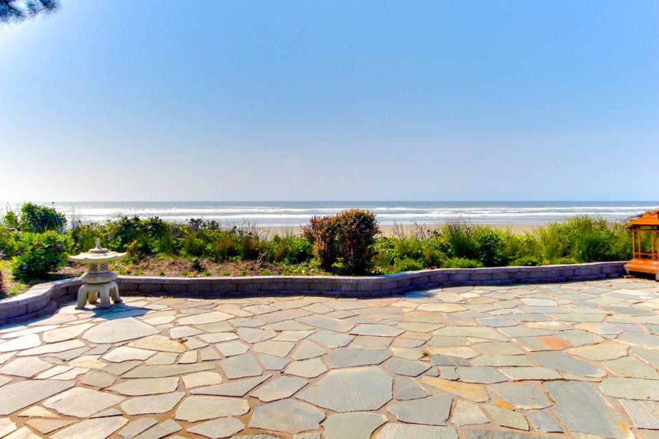 Surf Pines Oceanfront Cottage 3 BD Vacation Rental in Waldport, OR