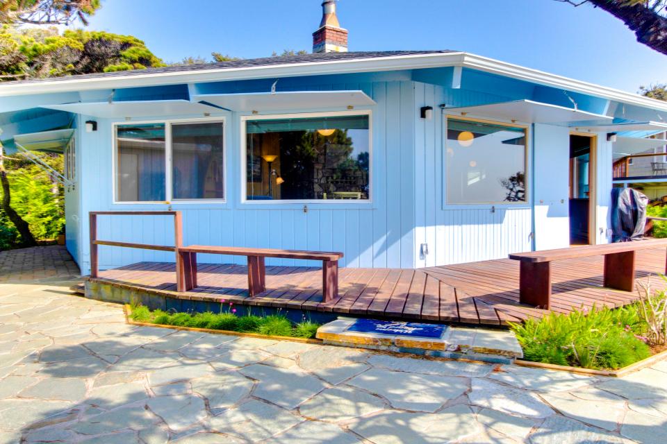 Surf Pines Oceanfront Cottage 3 BD Vacation Rental in Waldport, OR