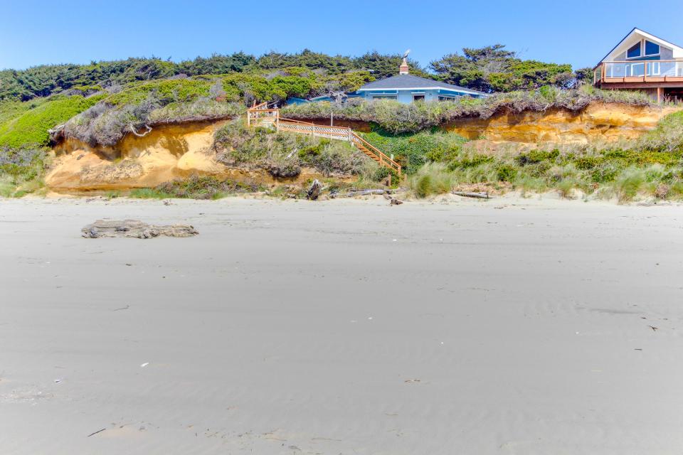 Surf Pines Oceanfront Cottage 3 BD Vacation Rental in Waldport, OR