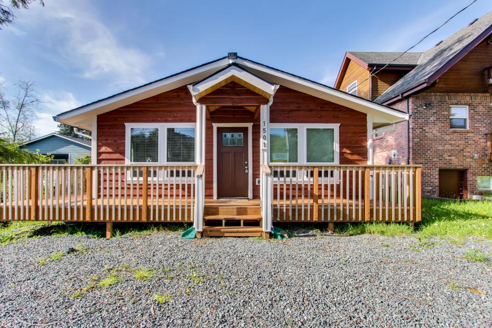 Beachwood Bungalow 3 BD Vacation Rental in Rockaway Beach, OR Vacasa