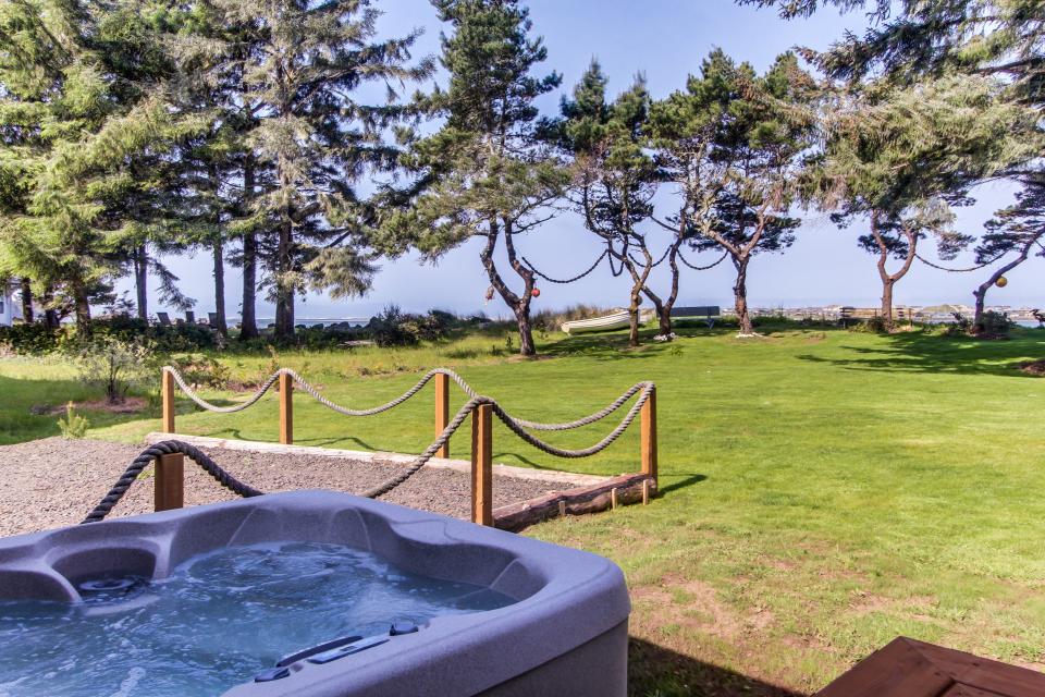 Johnson's Crab House 4 BD Vacation Rental in Waldport, OR Vacasa