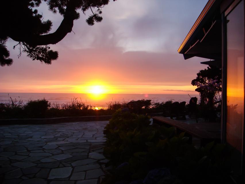 Surf Pines Oceanfront Cottage 3 BD Vacation Rental in Waldport, OR