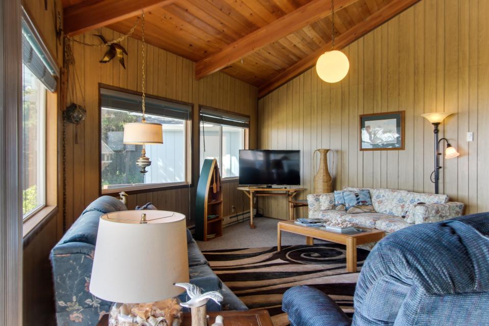 Surf Pines Oceanfront Cottage 3 BD Vacation Rental in Waldport, OR