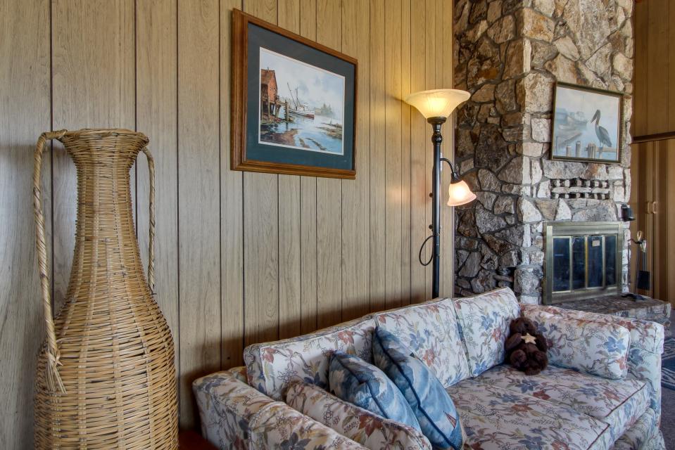 Surf Pines Oceanfront Cottage 3 BD Vacation Rental in Waldport, OR