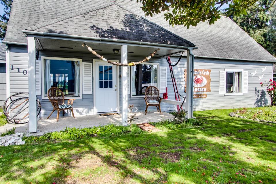 Johnson's Crab House 4 BD Vacation Rental in Waldport, OR Vacasa