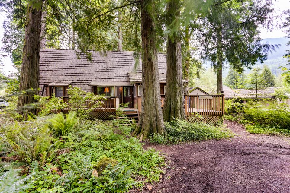 Ironwood Cabin 1 BD Vacation Rental in Welches, OR Vacasa