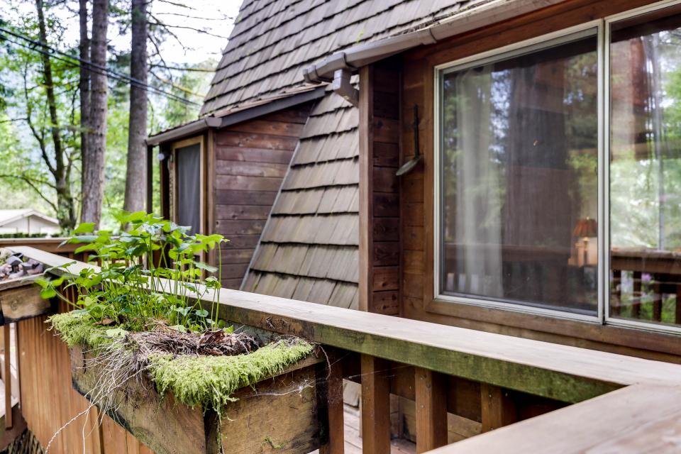 Ironwood Cabin 1 BD Vacation Rental in Welches, OR Vacasa