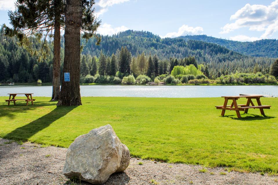 Spirit Lake 4 BD Vacation Rental in Spirit Lake, ID Vacasa