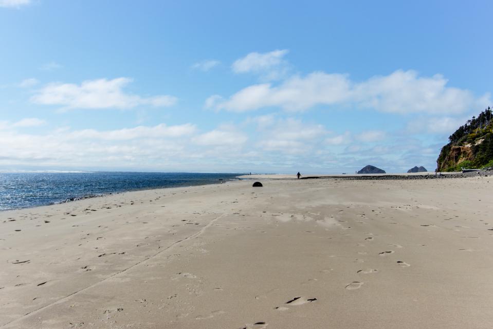 Netarts Bay and Ocean Views 3 BD Vacation Rental in Netarts, OR Vacasa