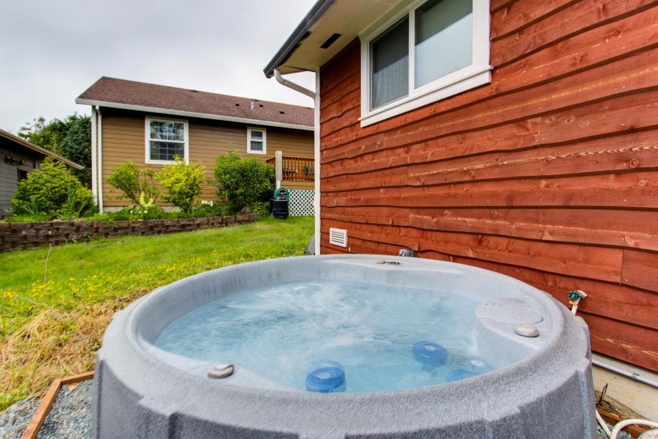 Beachwood Bungalow 3 BD Vacation Rental in Rockaway Beach, OR Vacasa