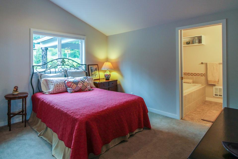 Marrowstone Island Beach Home 2 BD Vacation Rental in Nordland, WA