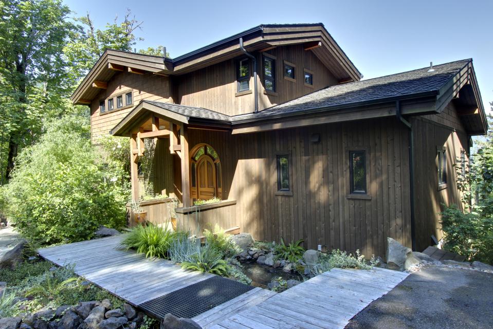 Cascadia Tree House 4 BD Vacation Rental in Washougal, WA Vacasa