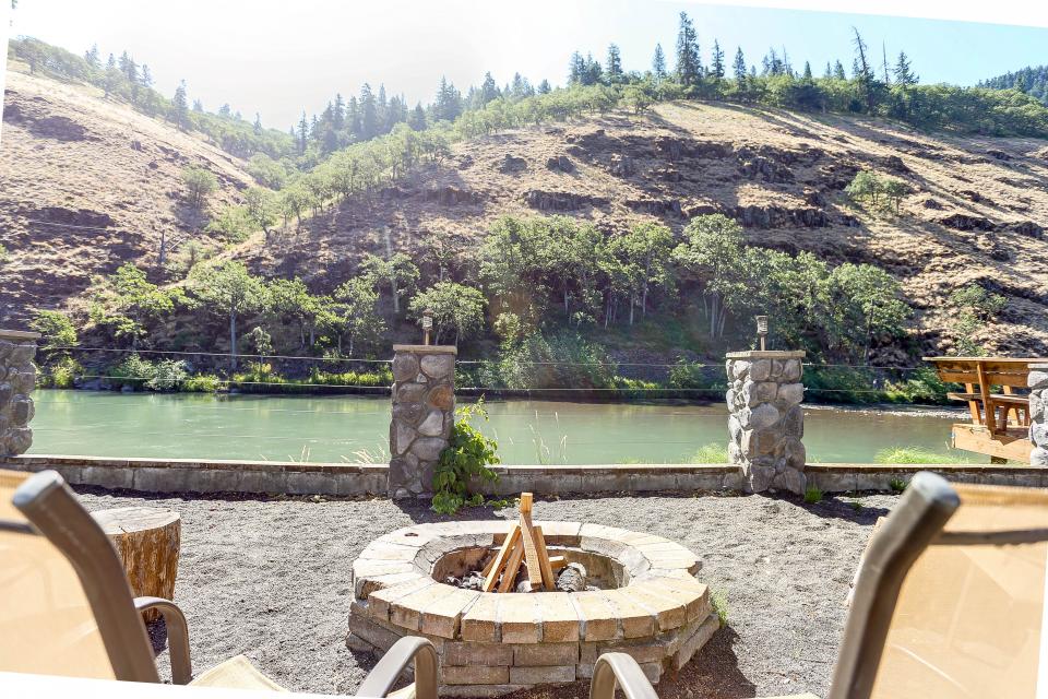 Klickitat Riverfront Main Lodge 1 BD Vacation Rental in Klickitat