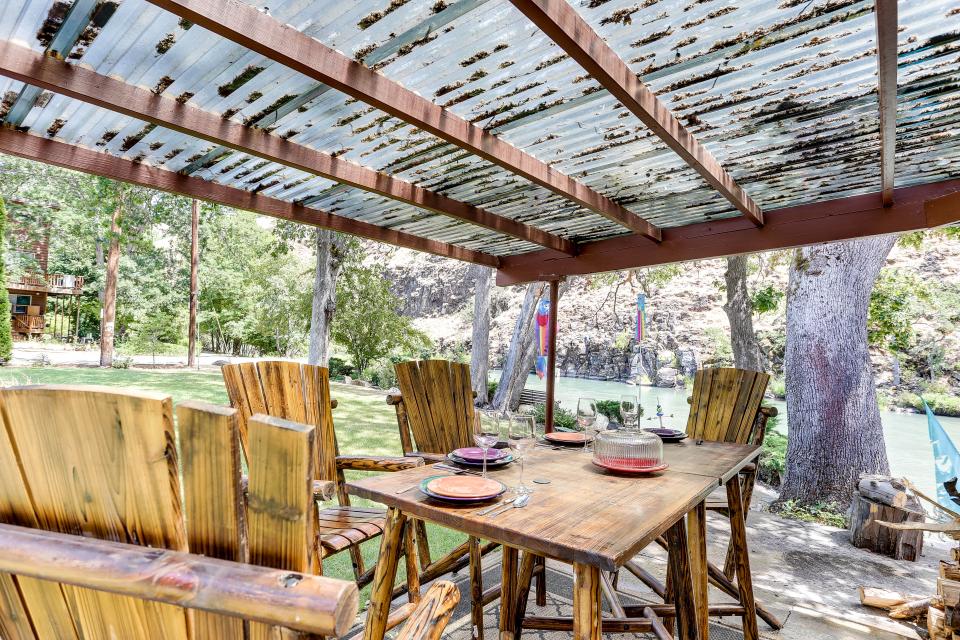 Klickitat Riverfront Main Lodge 1 BD Vacation Rental in Klickitat