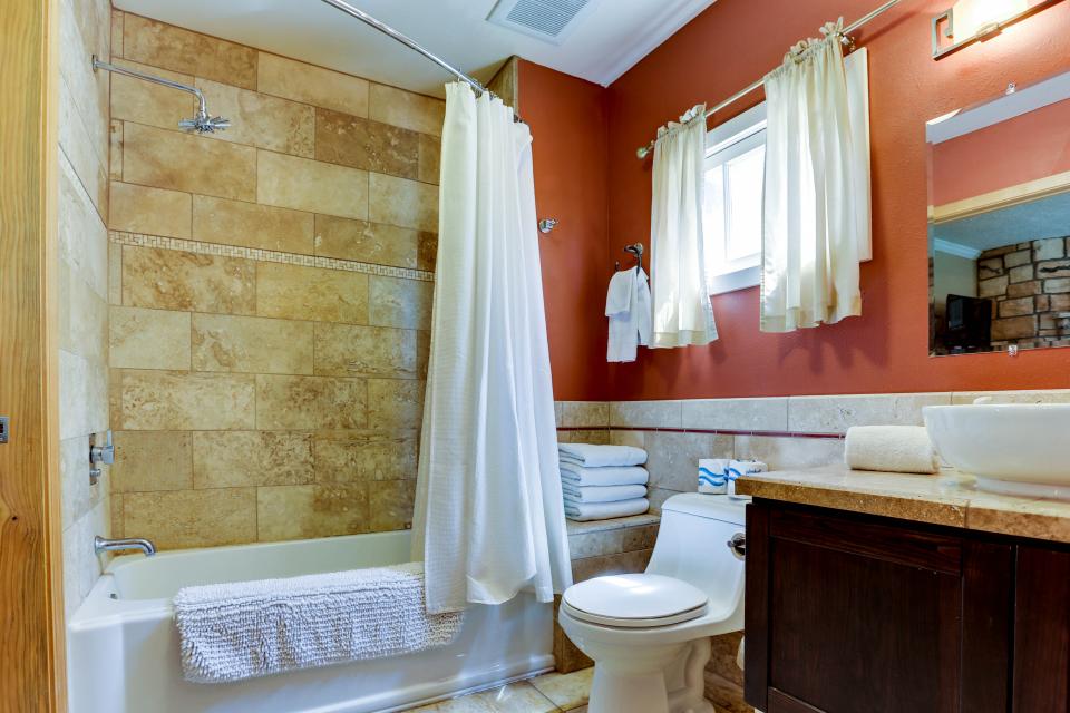 Klickitat Riverfront Main Lodge 1 BD Vacation Rental in Klickitat