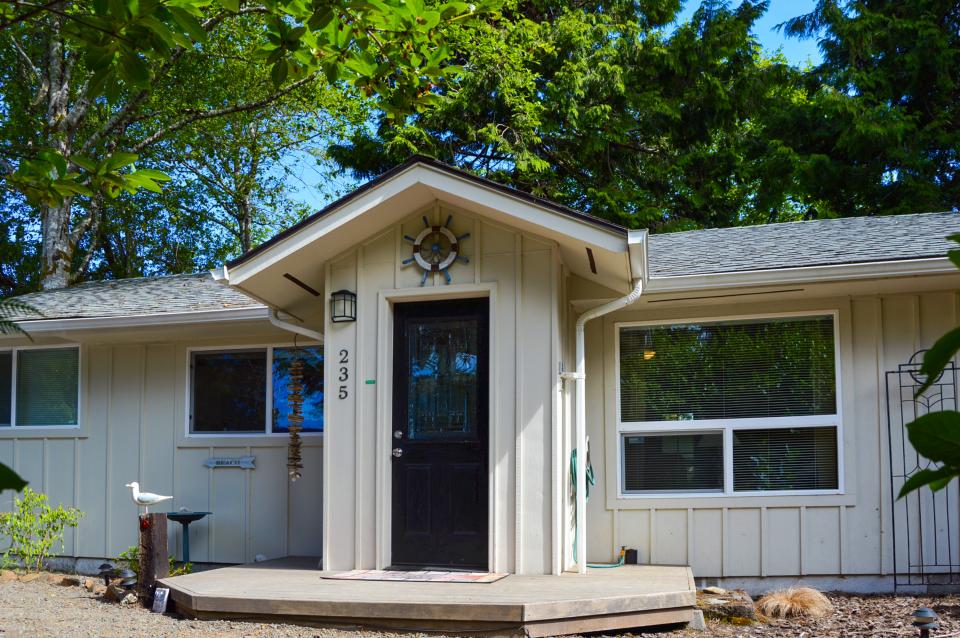 The Wallace Beach House 3 BD Vacation Rental in Gleneden Beach, OR