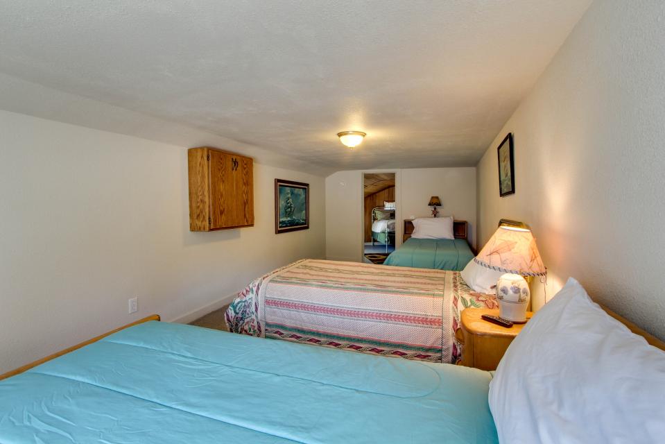 Johnson's Crab House 4 BD Vacation Rental in Waldport, OR Vacasa